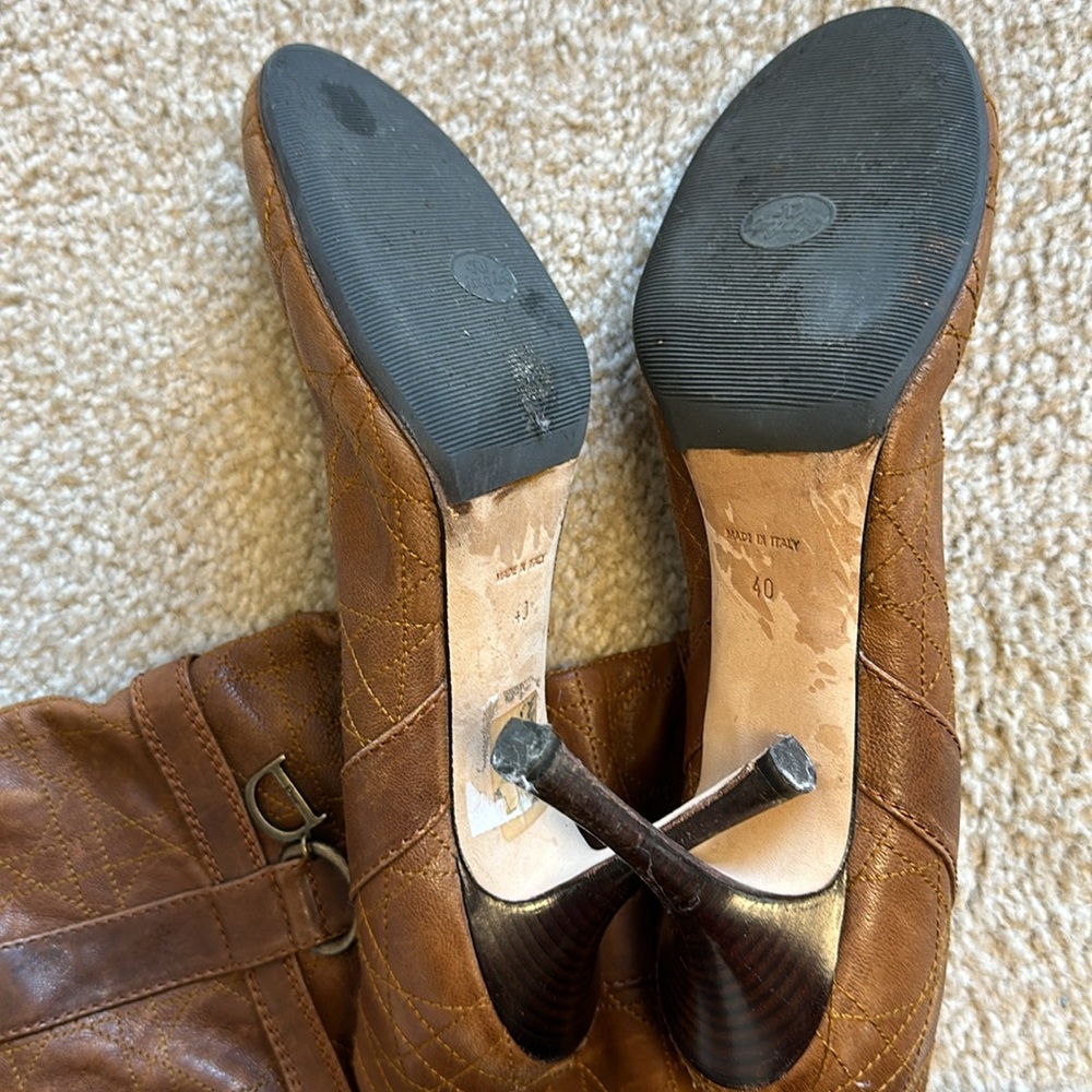 Knee high quilted leather boots. - Picture 3 of 5